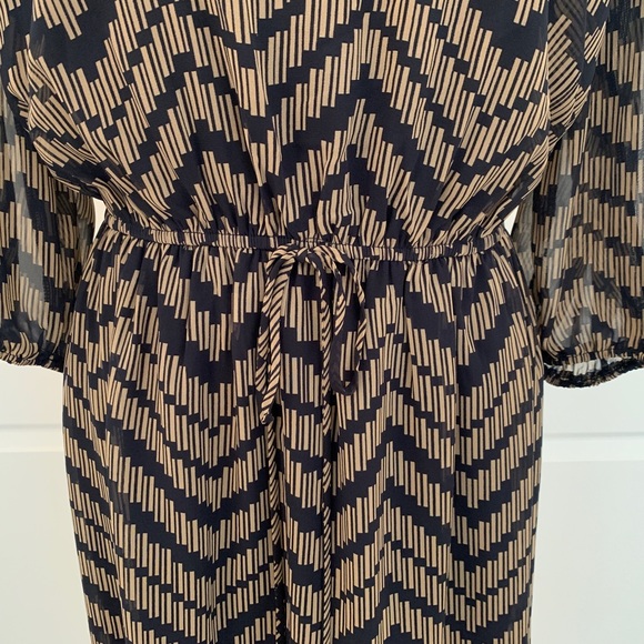 💙👗 Chevron Print Dress 💙👗 - Picture 4 of 13